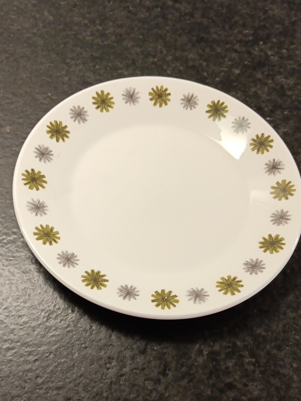 Hard to find White 7 Inch Plate with Olive Green & Gray Starburst Border-England